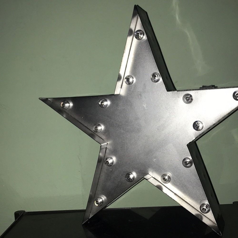 Light up star decoration